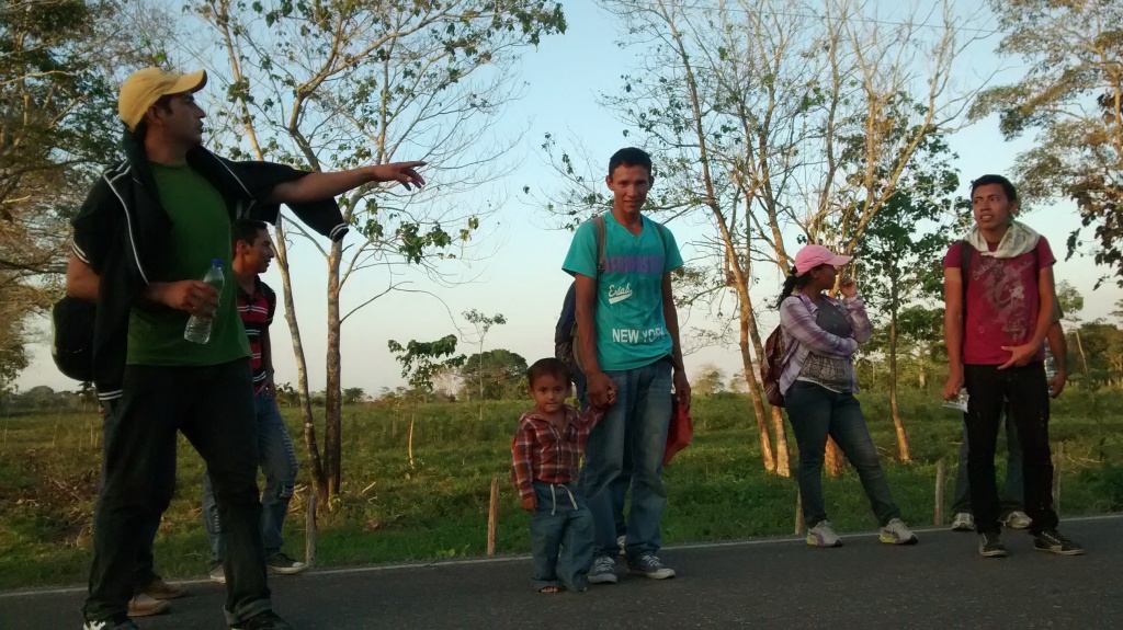 Familias procedentes de Centroamerica se desplanza por las rutas migratorias en Mexico. FOTO: @MMMesoamericano